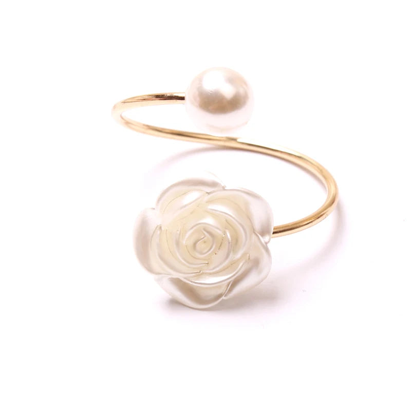 Alloy Pearl Rose Napkin Rings: Elevate your dining experience with these luxurious tableware accents featuring an exquisite rose design and lustrous pearls, perfect for adding timeless elegance to any setting.